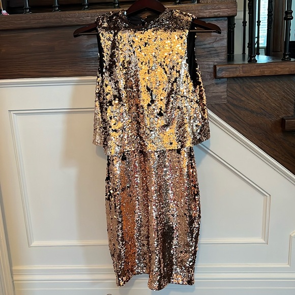 H&M Dresses & Skirts - BNWT H&M Stunning Rose Gold and Black Sequin evening dress size 8